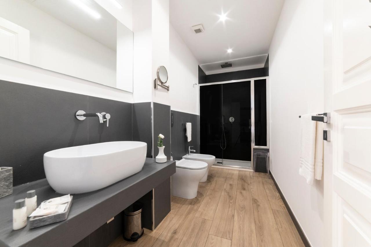 Ruggero Settimo - Room & Suite Palermo Luaran gambar
