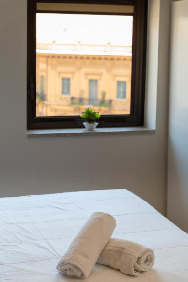 Ruggero Settimo - Room & Suite Palermo Luaran gambar