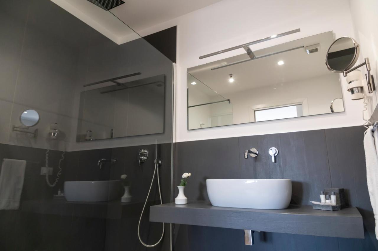 Ruggero Settimo - Room & Suite Palermo Luaran gambar