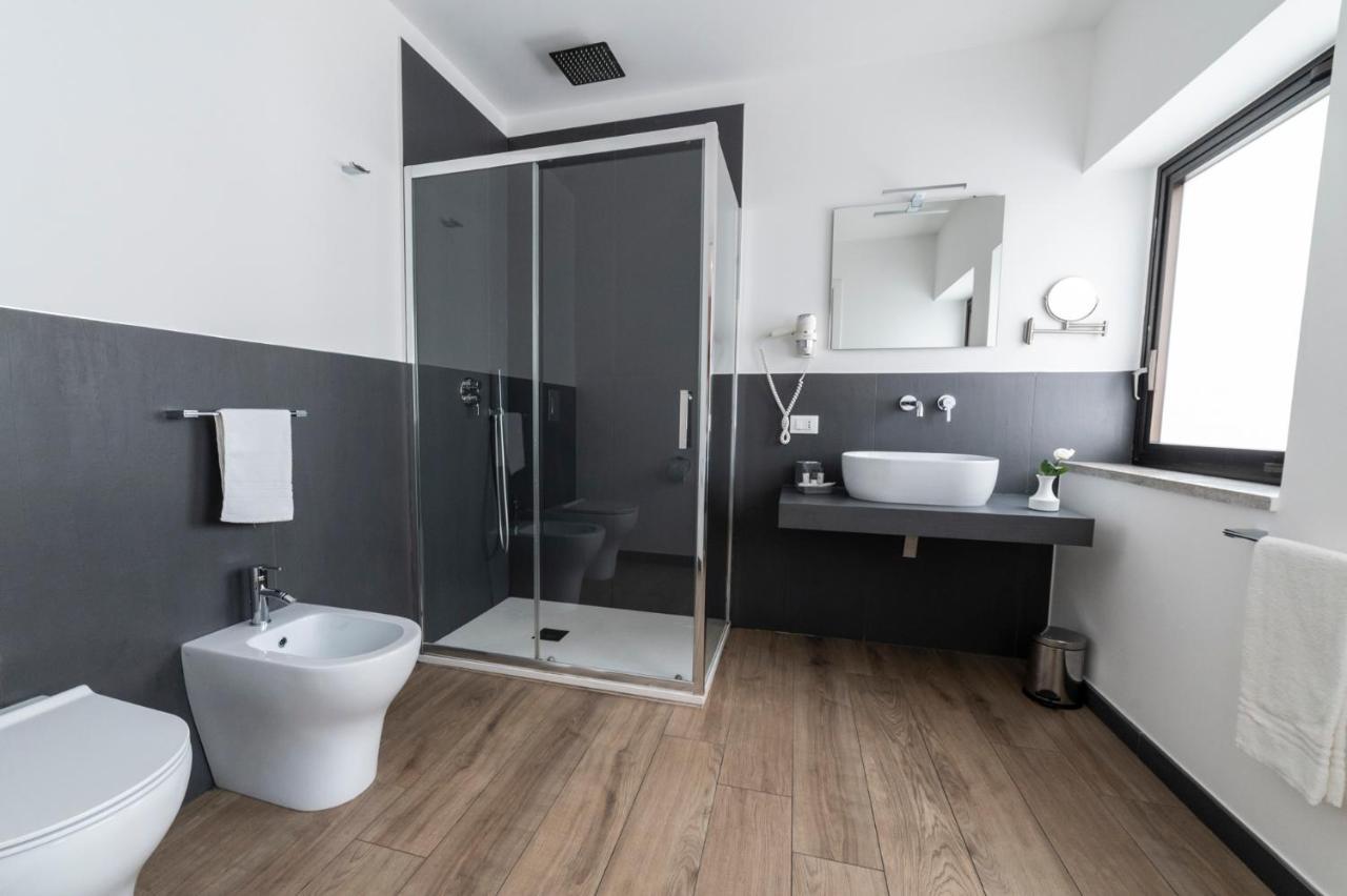 Ruggero Settimo - Room & Suite Palermo Luaran gambar